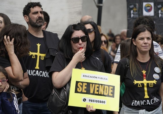 Protestas de los docentes asturianos antes del acuerdo que cerraron el domingo con la Consejería.