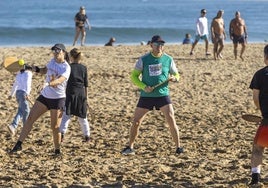 Participantes en una de las muchas citas con las palas que se celebran en Suances cada verano.