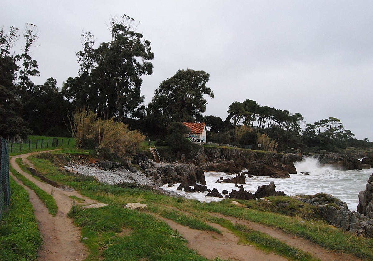 Un tramo de la senda costera de Noja.