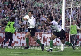 El último ascenso a Primera con gol de Moratón, en la imagen con Bodipo, tuvo sin embargo un pési mo arranque.