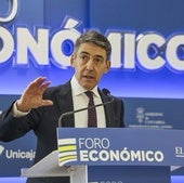 Domingo Mirón en su ponencia de este martes en el Hotel Bahía.
