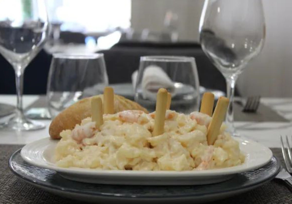 Ensaladilla de gambas.
