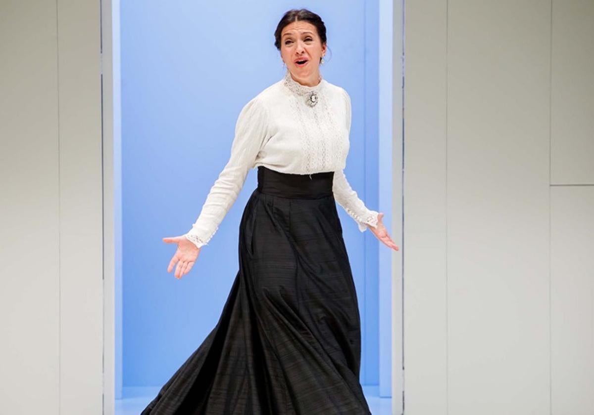 La actriz Ana Ruiz, en una escena de la obra que se representa hoy en el Palacio de Festivales.