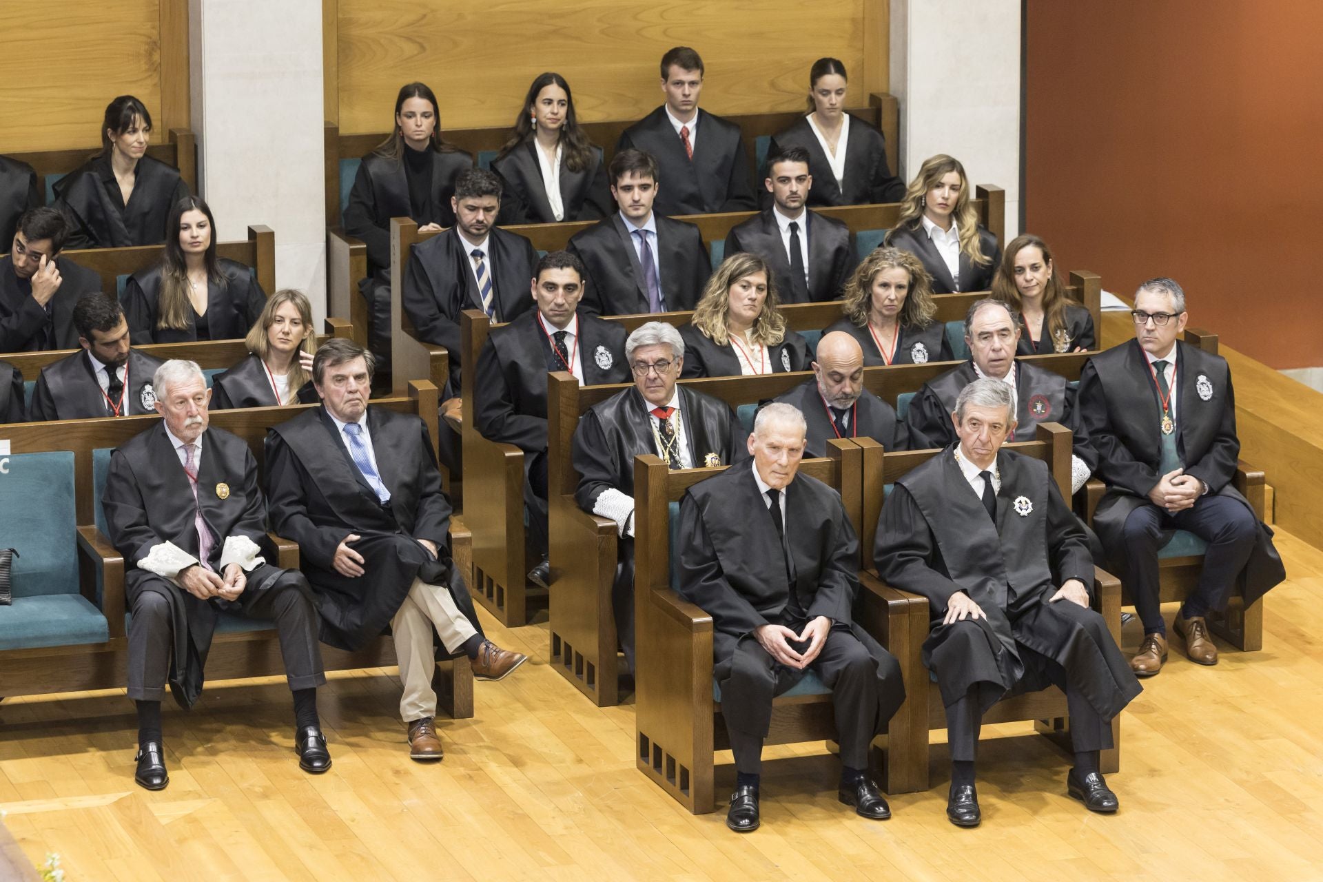 Los abogados que fueron reconocidos.