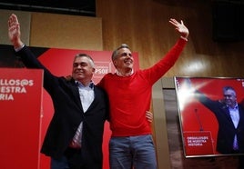 Santos Cerdán y Pablo Zuloaga durante un acto organizado por el PSOE regional en Santander, con motivo del 40 aniversario del Estatuto de Autonomía de Cantabria.