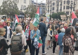 Asistentes a la manifestación celebrada este sábado en Santander.