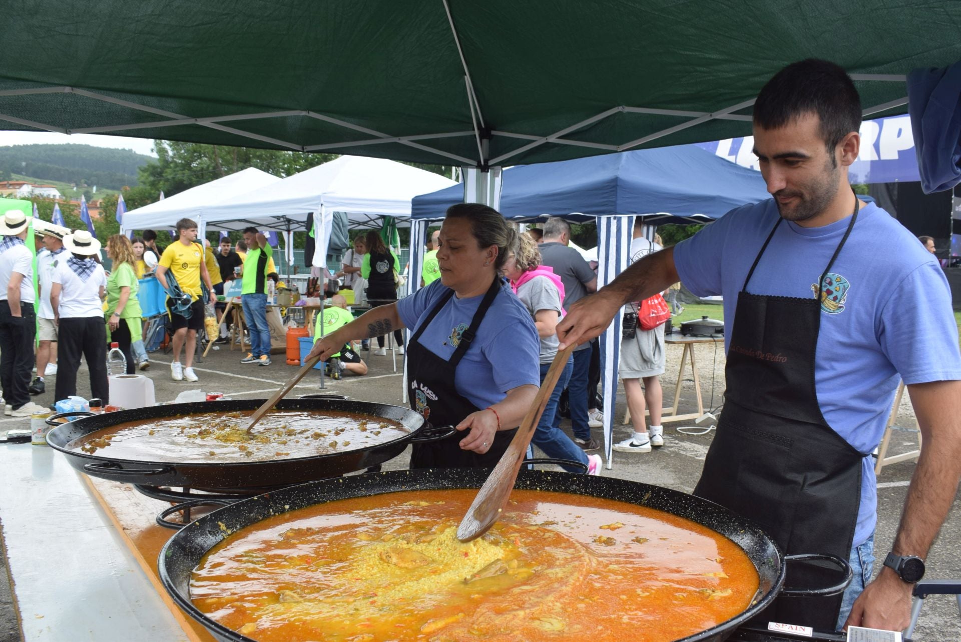 Algunos hicieron doble de paella.