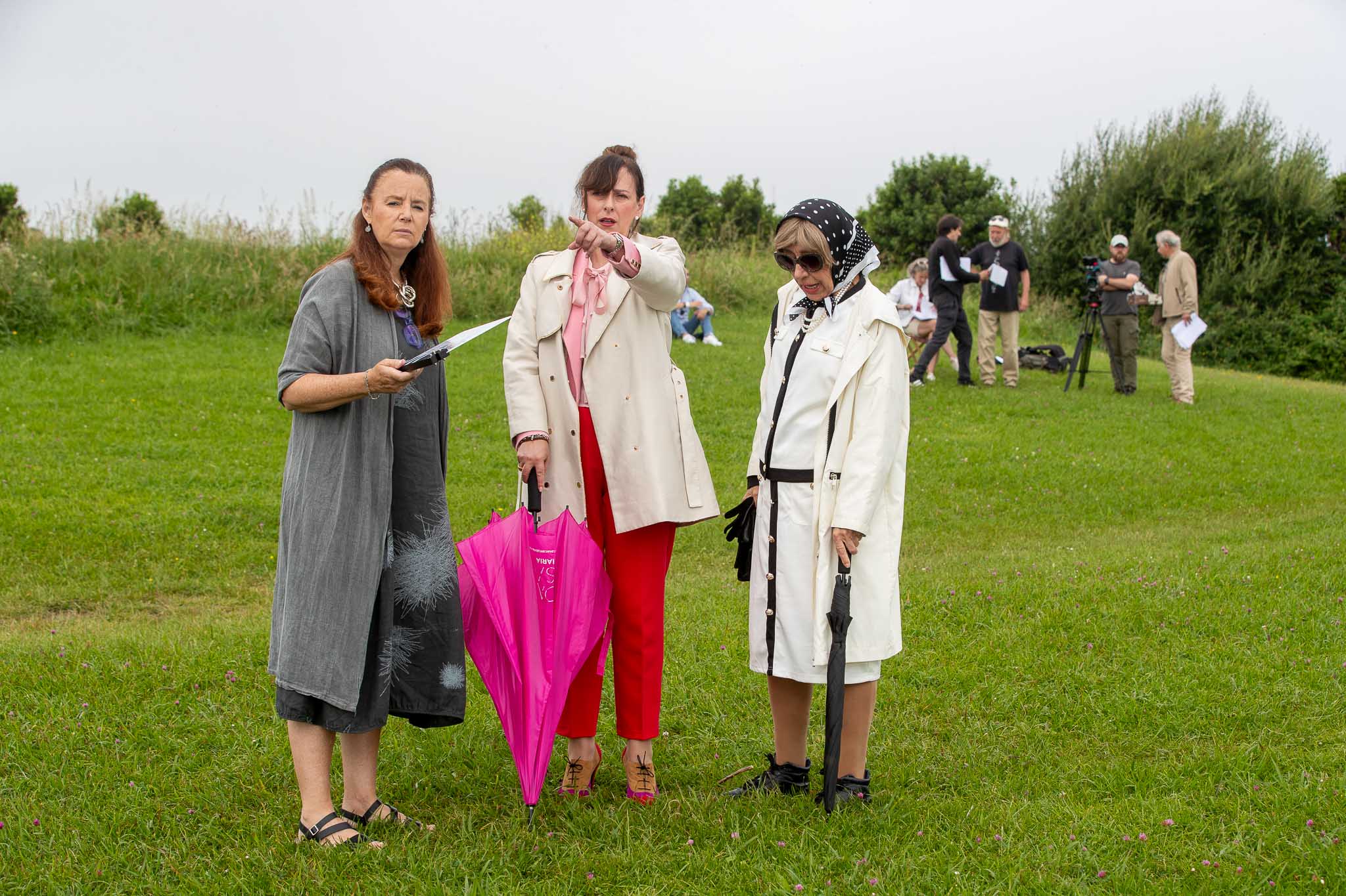 Mónica Bilbao, María Alfonsa Rosso y Mariana Junco preparan una de las escenas del rodaje.
