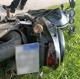 Imagen principal - Conduce una moto sin carné, huye de un control y casi atropella a varios peatones en Sarón