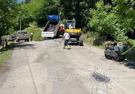 Plan de bacheado para mejorar carreteras a lo largo de todo el municipio.