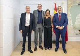 Arasti, Oliveira, Buruaga y Media en el acto de reconocimiento.