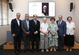 José luis Bernal, Juan Cuesta, Francisco Javier Díez de Revenga, Elena Diego, Alicia Gómez Navarro , Antonio Sánchez Trigueros y Rosa Navarro, tras el fallo.