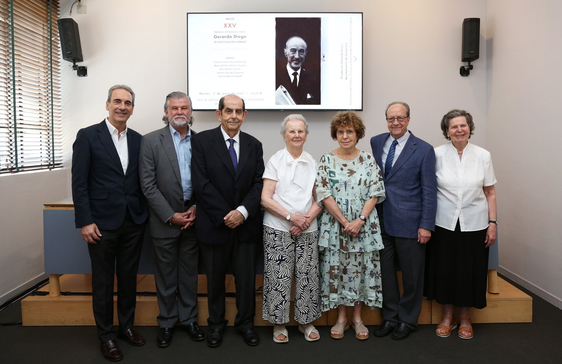José luis Bernal, Juan Cuesta, Francisco Javier Díez de Revenga, Elena Diego, Alicia Gómez Navarro , Antonio Sánchez Trigueros y Rosa Navarro, tras el fallo.
