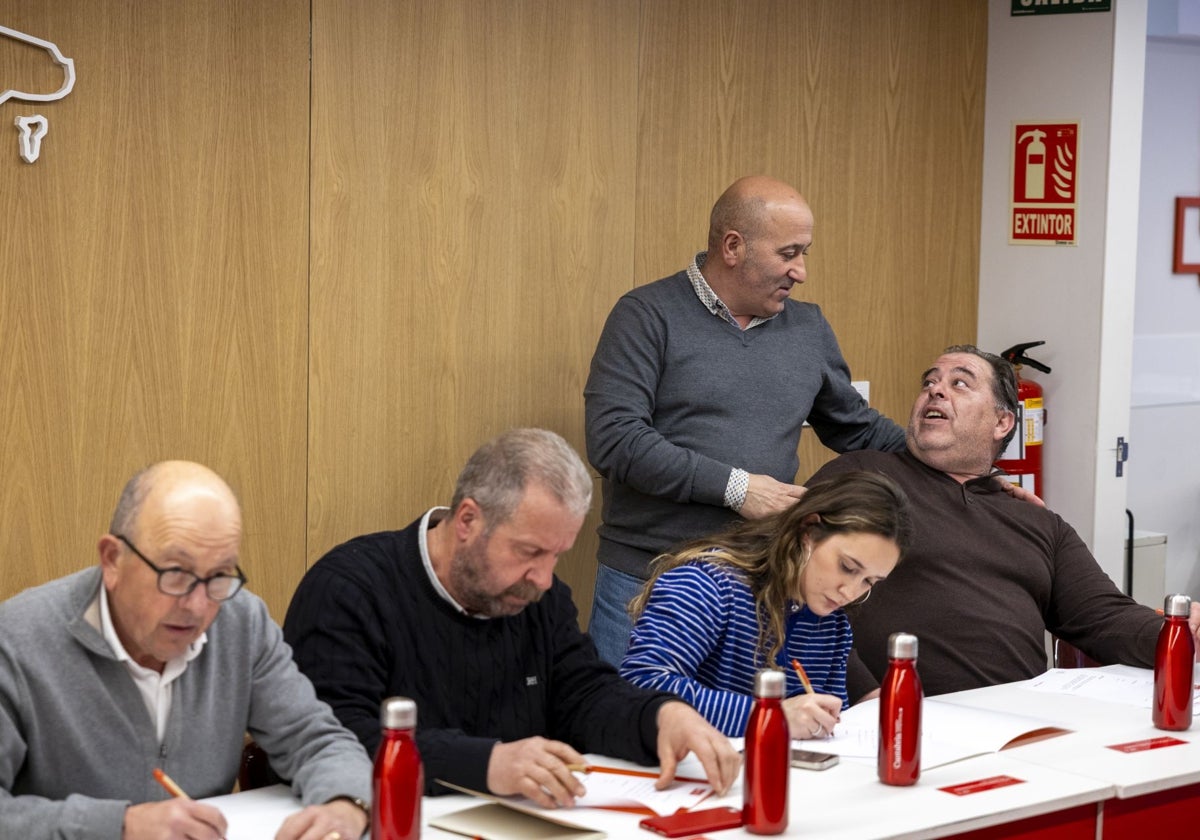 Primera dimisión en la Ejecutiva de Casares por la insinuación de Molleda sobre Zuloaga y Cerdán