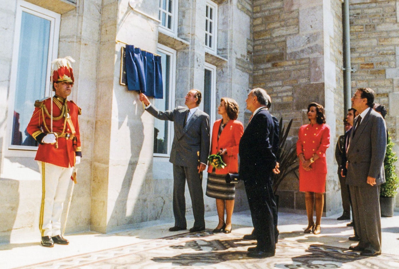 En 1977 el Ayuntamiento de Santander llegó a un acuerdo con don Juan de Borbón, Conde de Barcelona, para recuperar la Península para la ciudad.