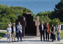 'Consejo al espacio VII' de 1996, la obra de Chillida ubicada en La Magdalena, simbolizó ayer la apertura del verano académico y cultural.