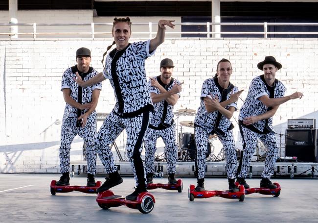 Brodas Bros traerá al anfiteatro del Centro Botín un espectáculo de danza urbana sobre patinetes eléctricos.