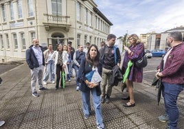 Miembros de la Junta de Personal Docente saliendo de una reunión con el consejero de Educación, Sergio Silva, por la adecuación salarial.
