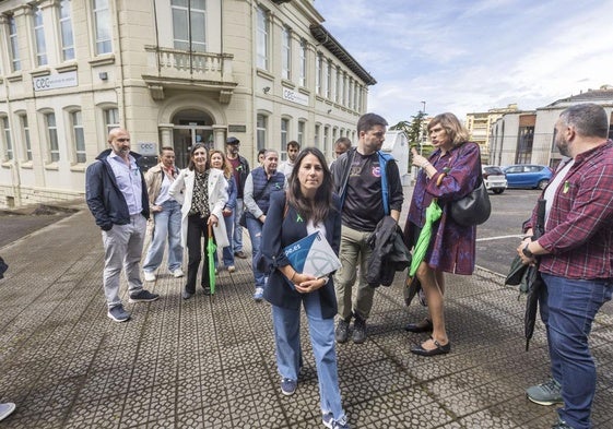 Miembros de la Junta de Personal Docente saliendo de una reunión con el consejero de Educación, Sergio Silva, por la adecuación salarial.