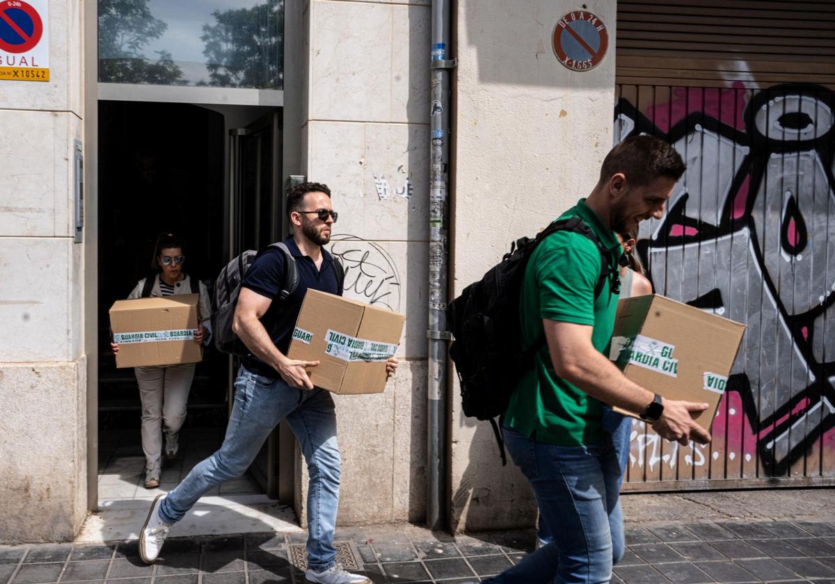 La UCO encuentra un pendrive del Gobierno de Cantabria en casa de un constructor del 'caso Ábalos'