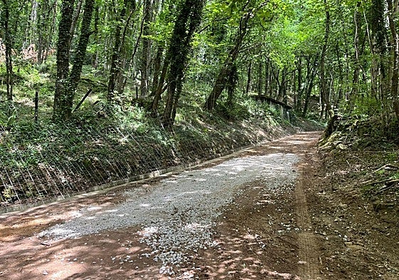 Obras de mejora del camino que une Helguera de Molledo y el depósito de aguas.