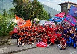 Las peñas sanjuaneras llenaron calles y plazas con su música y alegría, encendiendo las fiestas patronales de Los Corrales.