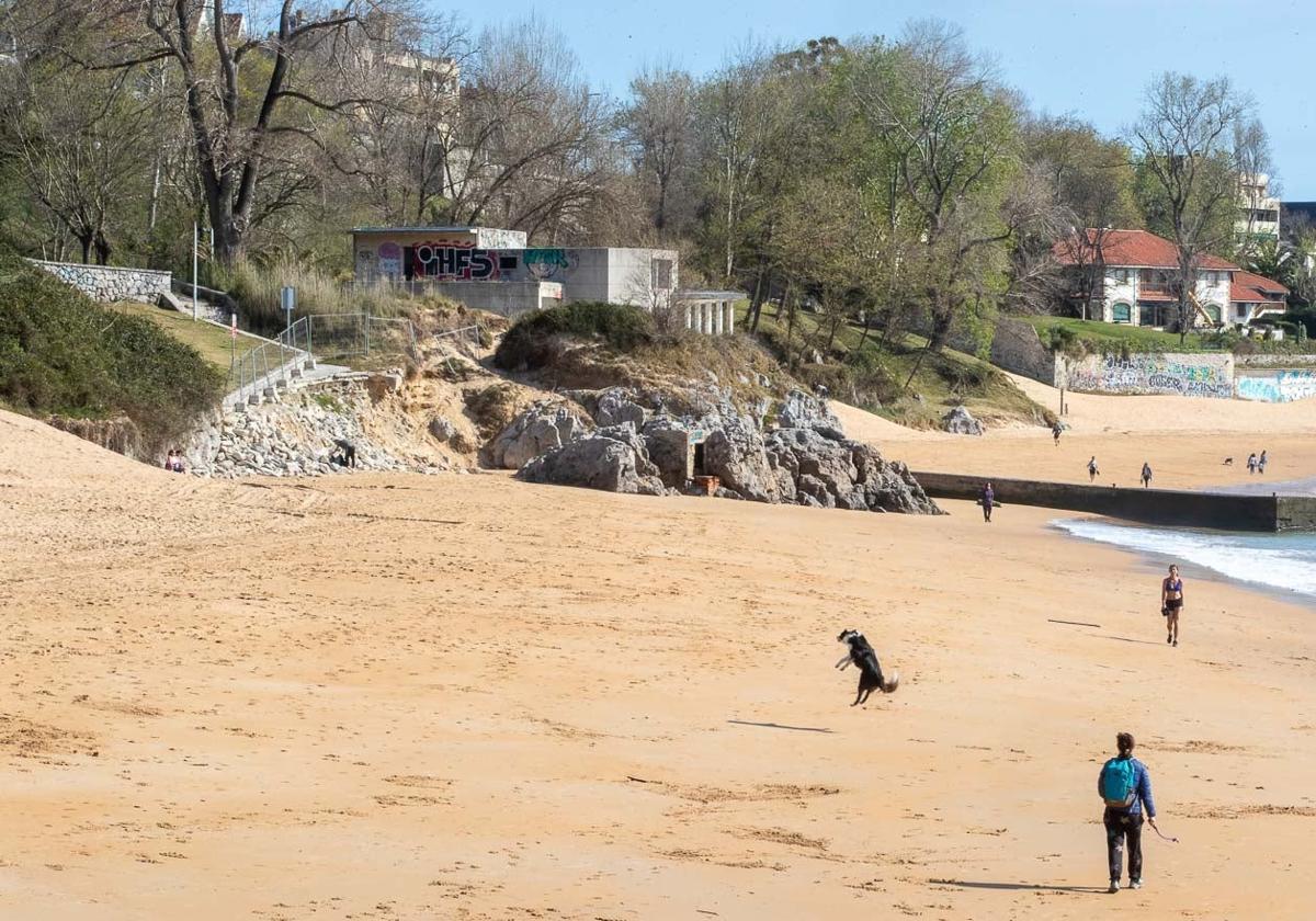 Vista de la playa de Los Peligros, en La Magdalena.
