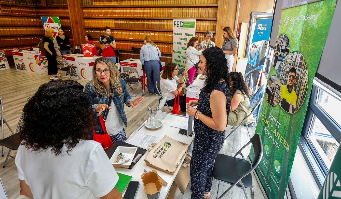 Las charlas fueron distendidas entre participantes y empresas.