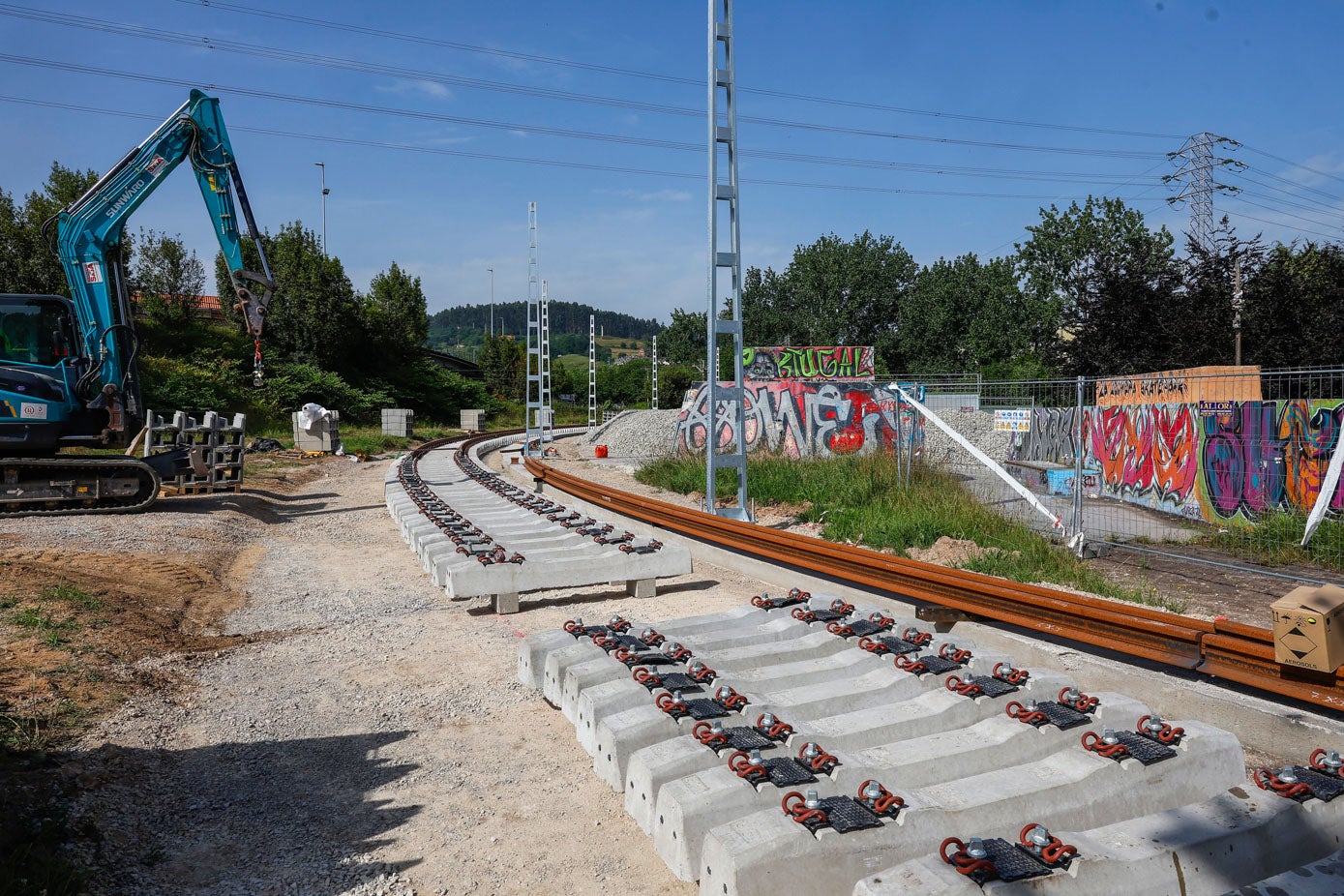 En los próximos cinco o seis años, durante el soterramiento y por primera vez en la historia, los trenes no atravesarán el núcleo urbano, sino que lo rodearán por la zona norte del Bulevar Ronda, paralelos al río.