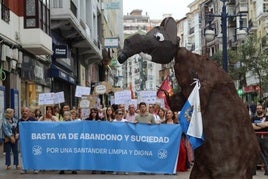 Protesta en Santander contra el «pésimo» estado de limpieza e higiene de la ciudad
