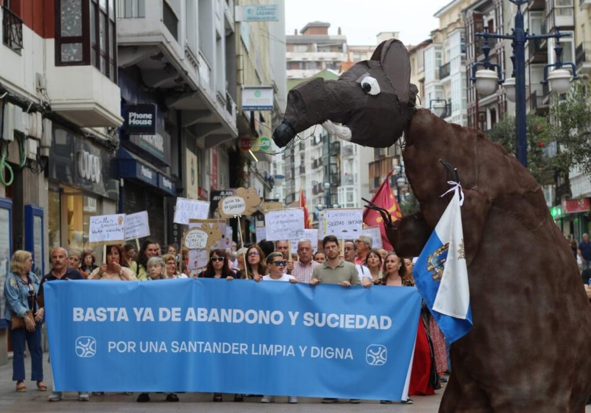 Protesta en Santander contra el «pésimo» estado de limpieza e higiene de la ciudad