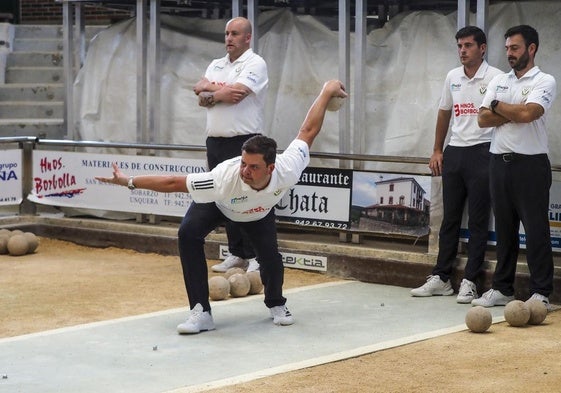 David Cecín al tiro para Hermanos Borbolla junto a Jonathan García, Mario Borbolla y Manuel Domínguez.