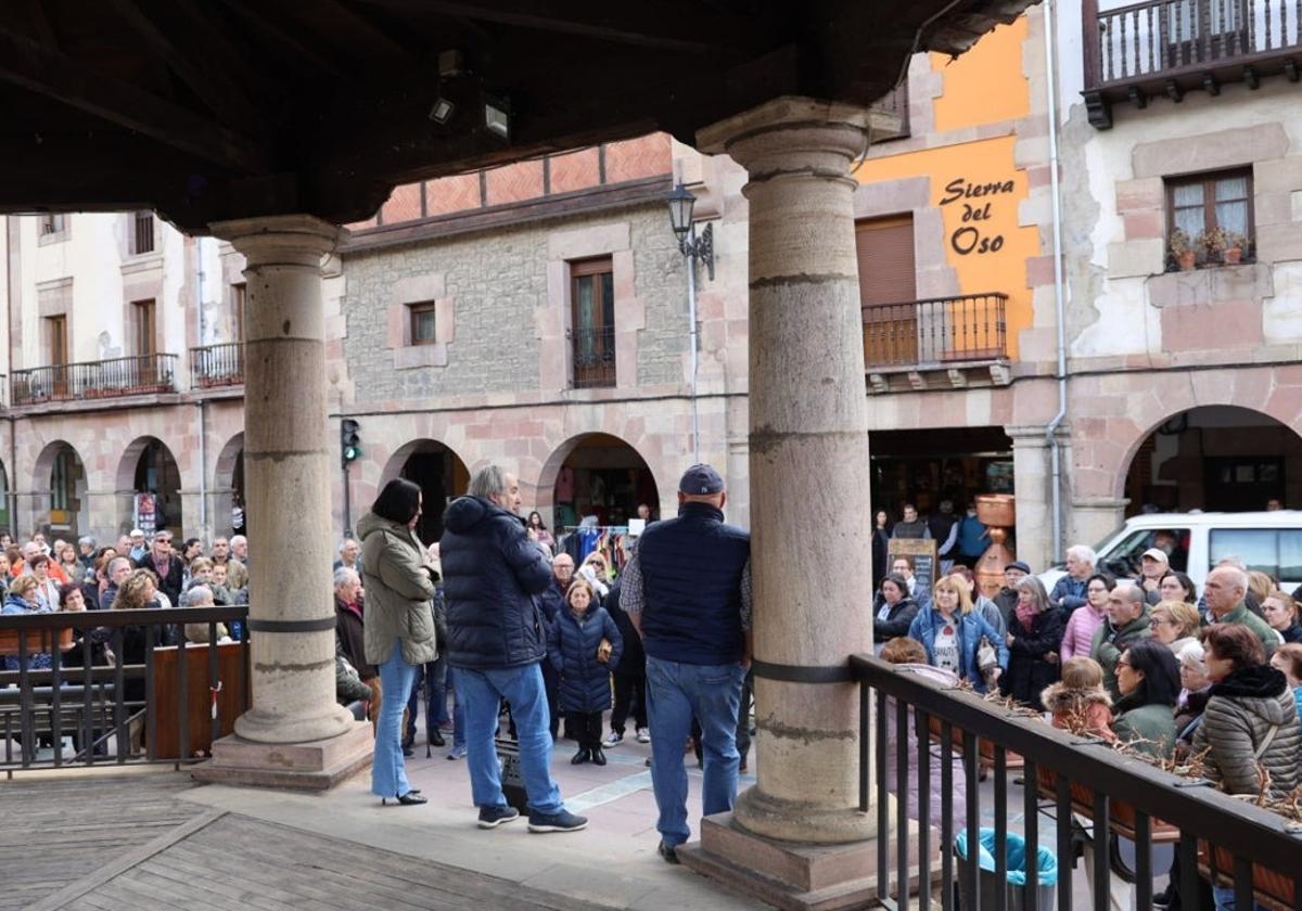 Imagen de archivo de una protesta en Potes por la falta de médicos