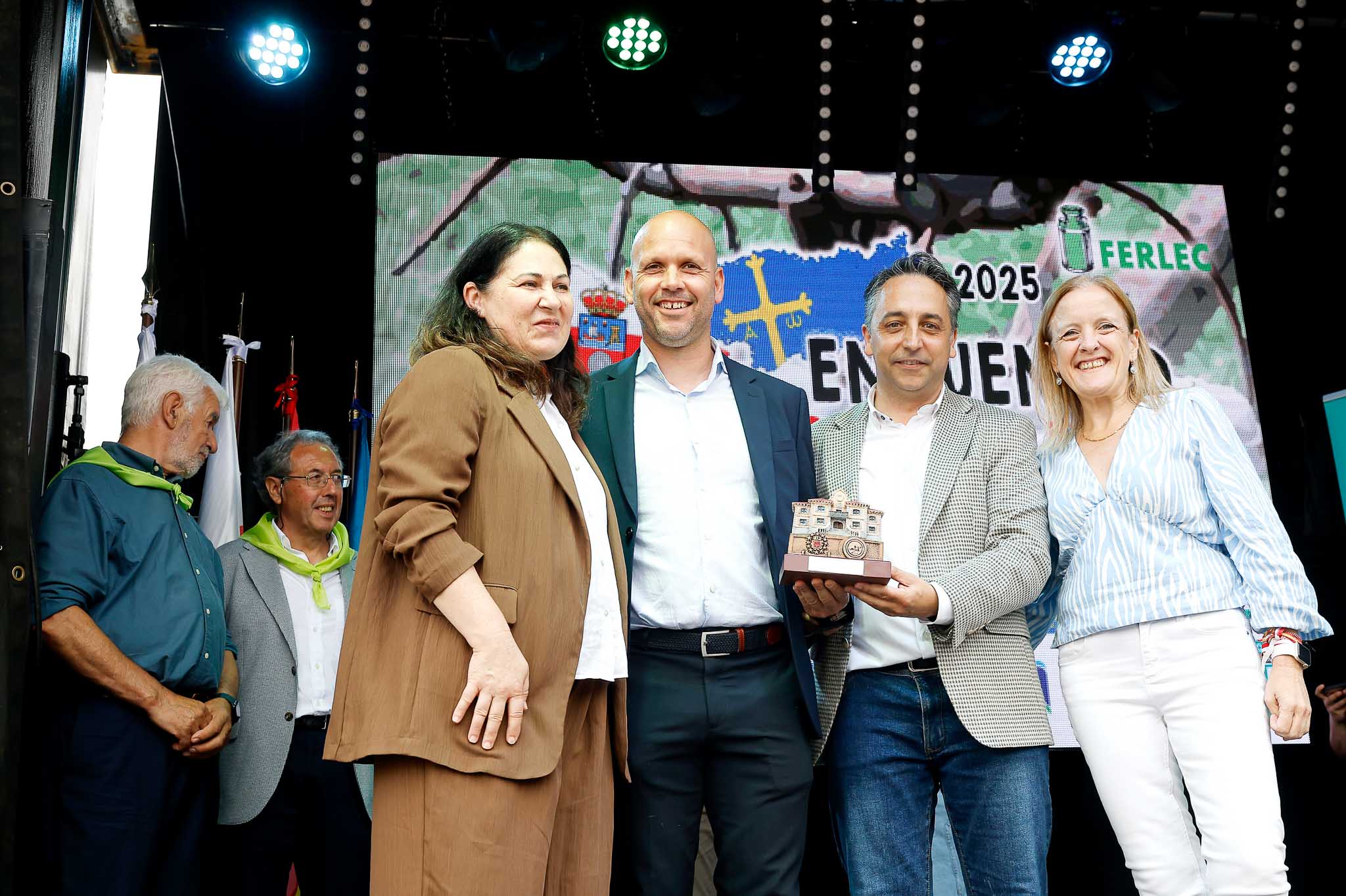 Encarnación Vicente, José Alberto López, Carlos Caramés e Isabel Urrutia en el acto intitucional.