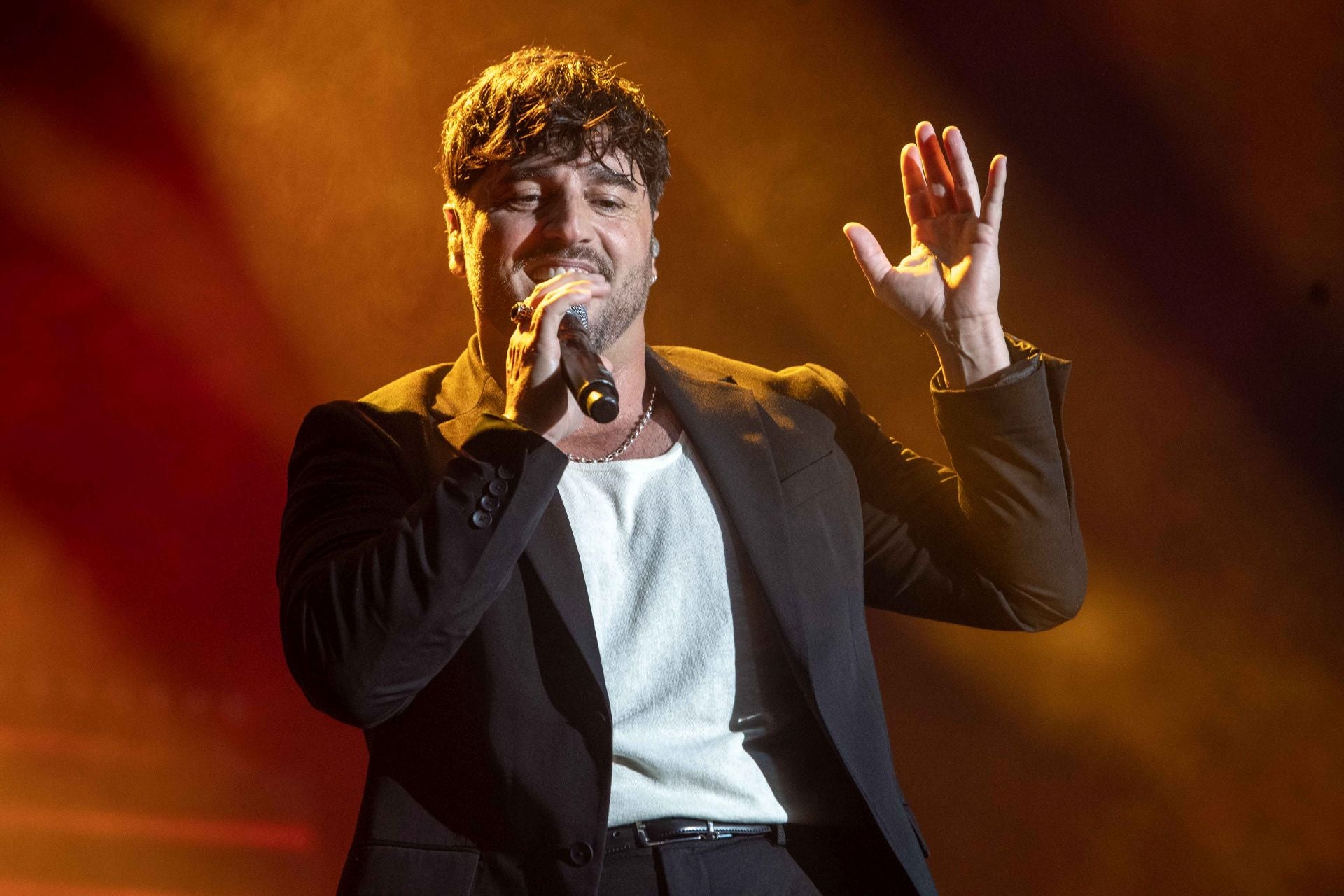 David Bustamante se mostró cercano con los miles de personas que acudieron a verle
