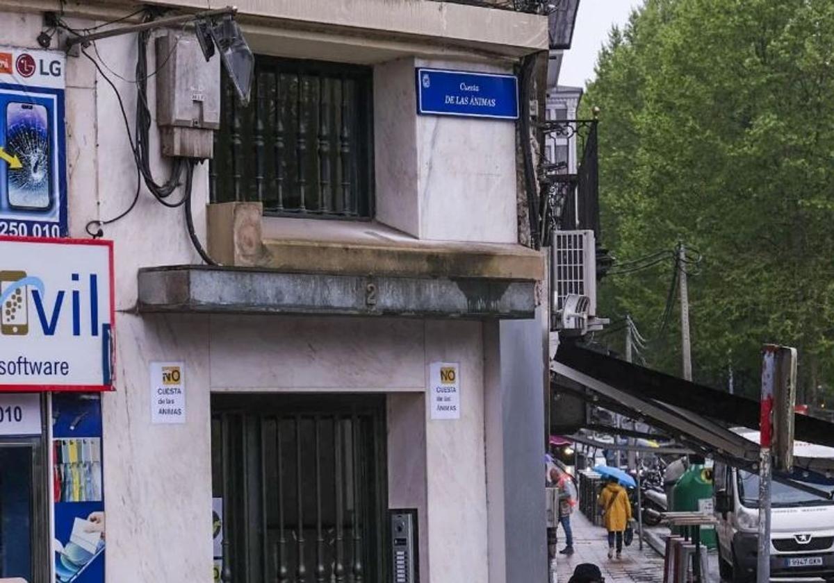 La antigua calle Alcázar de Toledo es, desde el 21 de abril, Cuesta de las Ánimas.