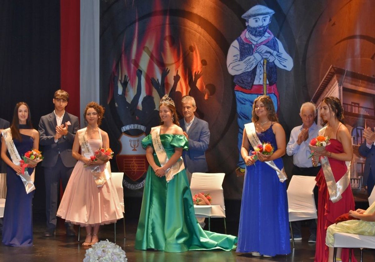 Coronación de la Reina de las fiestas de Los Corrales y su Corte de Honor.