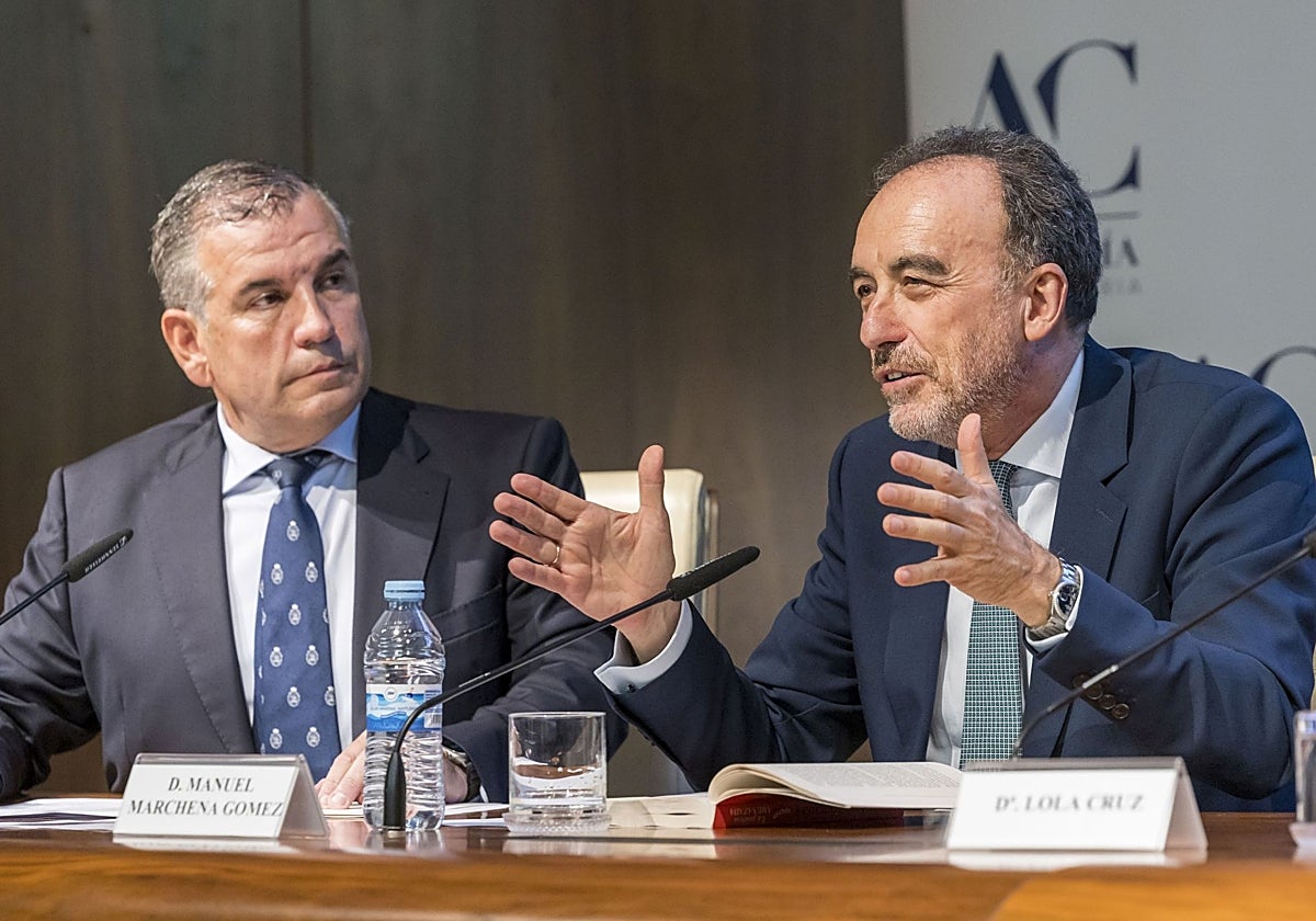 El decano del Colegio de la Abogacía cántabra, Carlos Pérez, junto al magistrado del Supremo, Manuel Marchena.