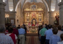 Misa por el patrón San Pedro en la iglesia.