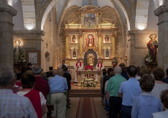 Misa por el patrón San Pedro en la iglesia.