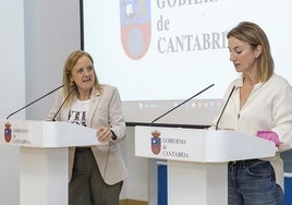 La consejera de Presidencia, Isabel Urrutia, y la presidenta de Ascanvite, Silvia Gómez, en la rueda de prensa de este lunes.