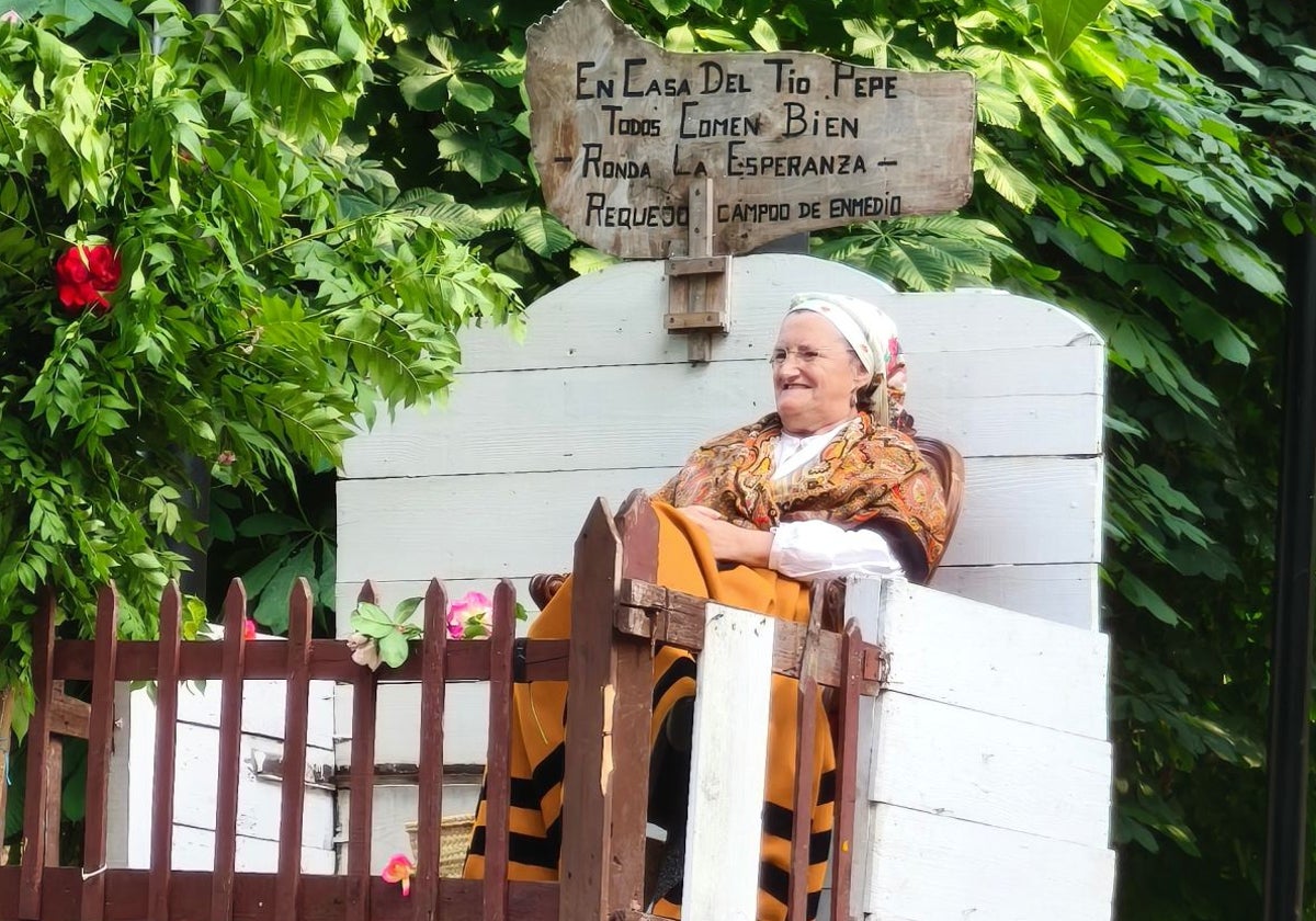 La madrina de esta edición fue la folclorista de Requejo, Angelines Balbás.