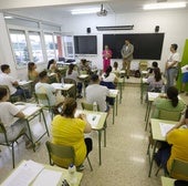 Los asipirantes antes de comenzar la primera parte del examen.