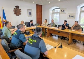 Junta de Seguridad Local reunida en el Ayuntamiento de El Astillero.