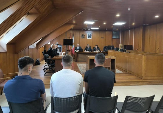 El fiscal pide investigar por falso testimonio a cuatro testigos de un juicio por lesiones y odio