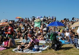 Las familias y los grupos de amigos disfrutaron este jueves de la merienda de San Pelayo.