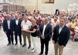 Ángel Villafranca, José Ángel Pereda, Germán de la Vega recogiendo la placa con la que se le reconoció su dilatada trayectoria y aportación al sector, María Jesús Susinos, Jacobo Alonso y Gabriel Trenzado.