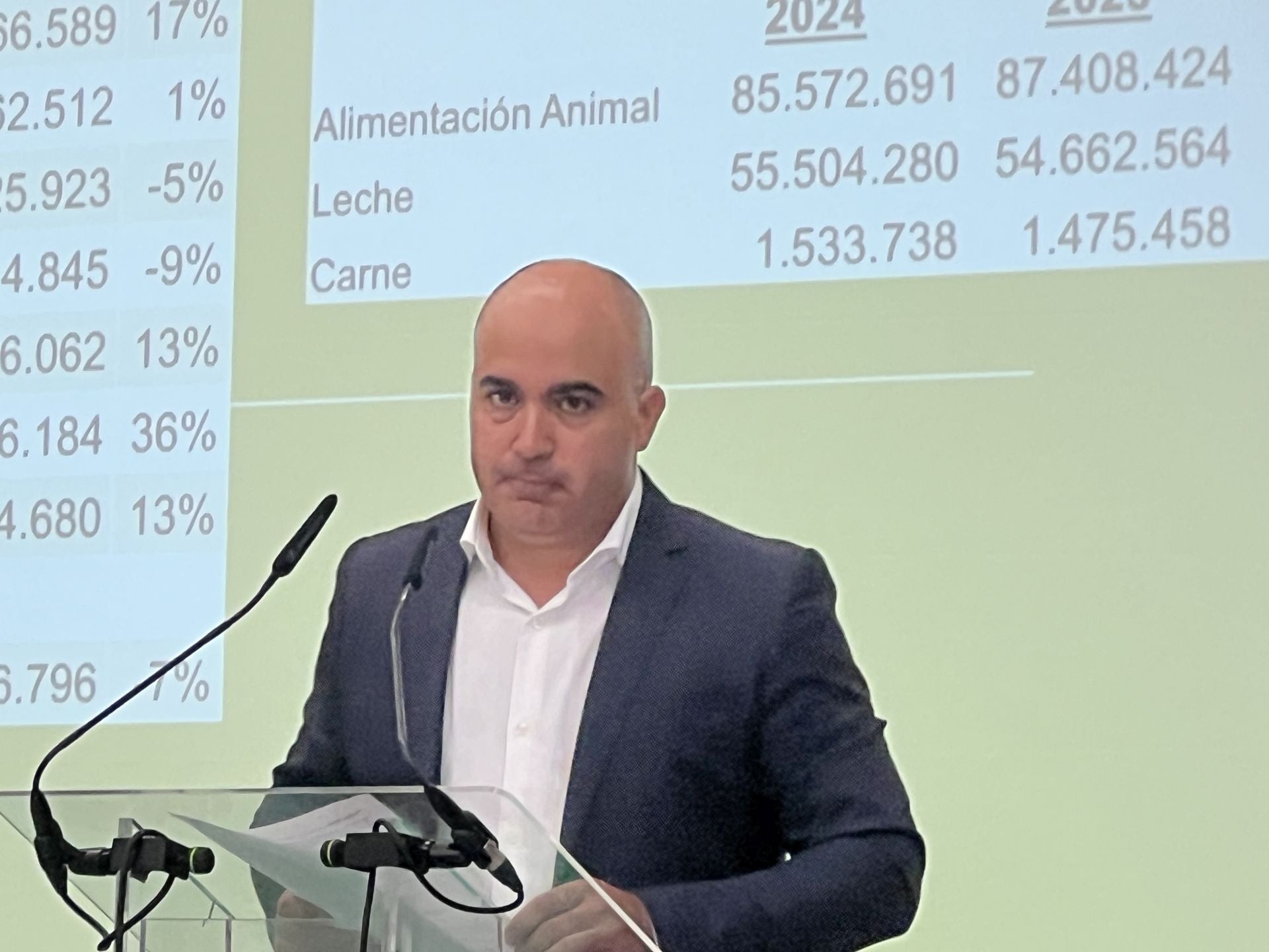 El hermano del novio, Vicente Boluda, llegó junto a su familia.