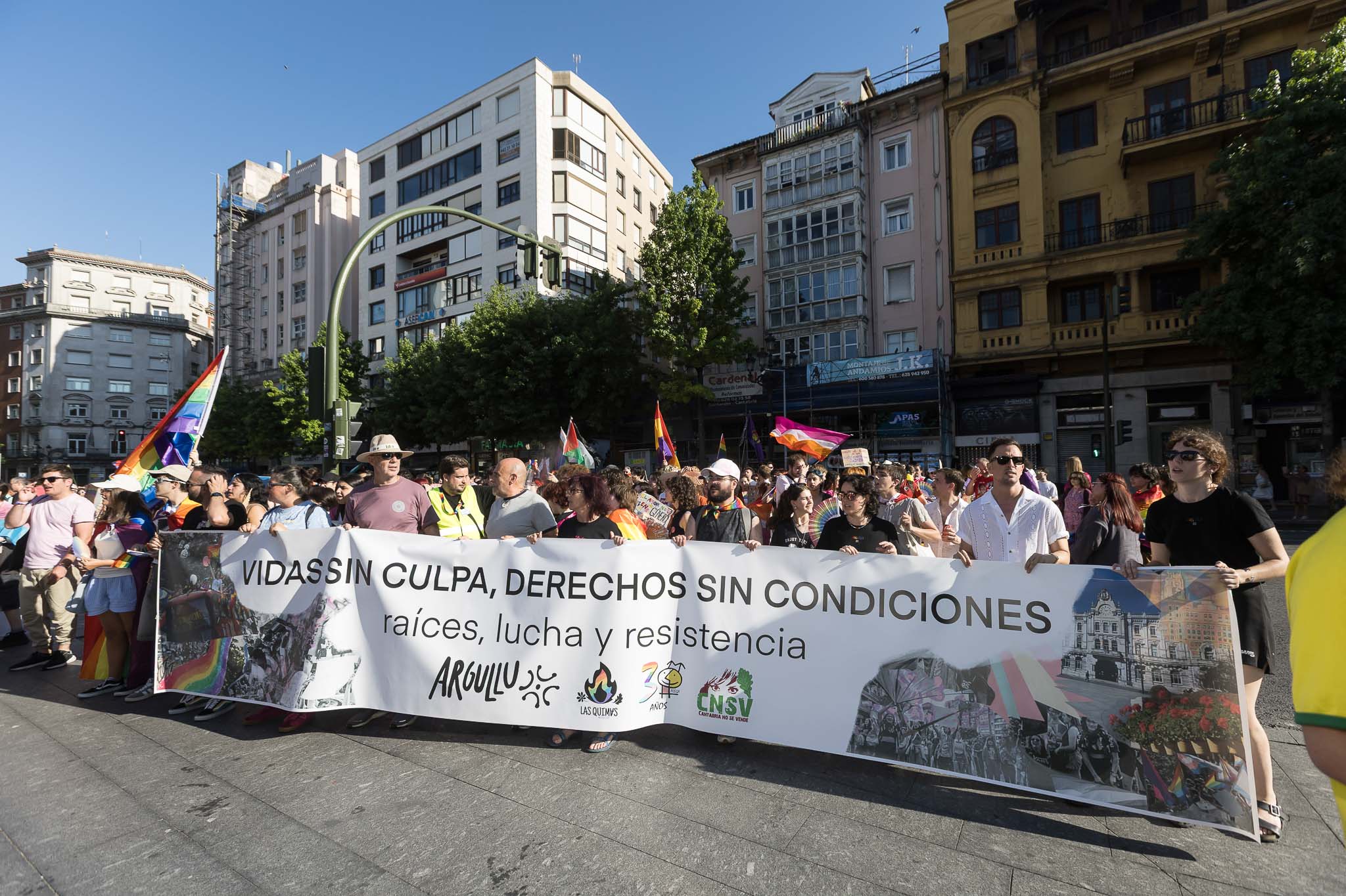 La bandera arcoíris ondea Santander