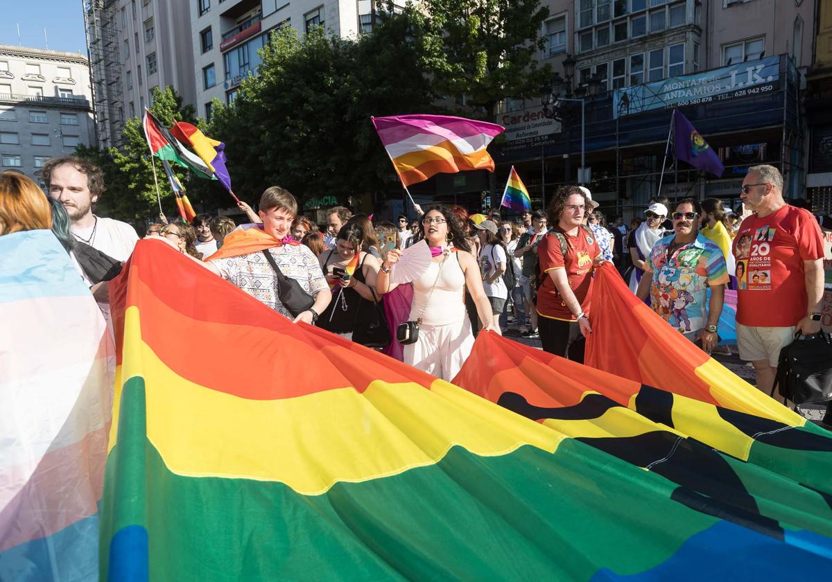 La bandera arcoíris ondea Santander